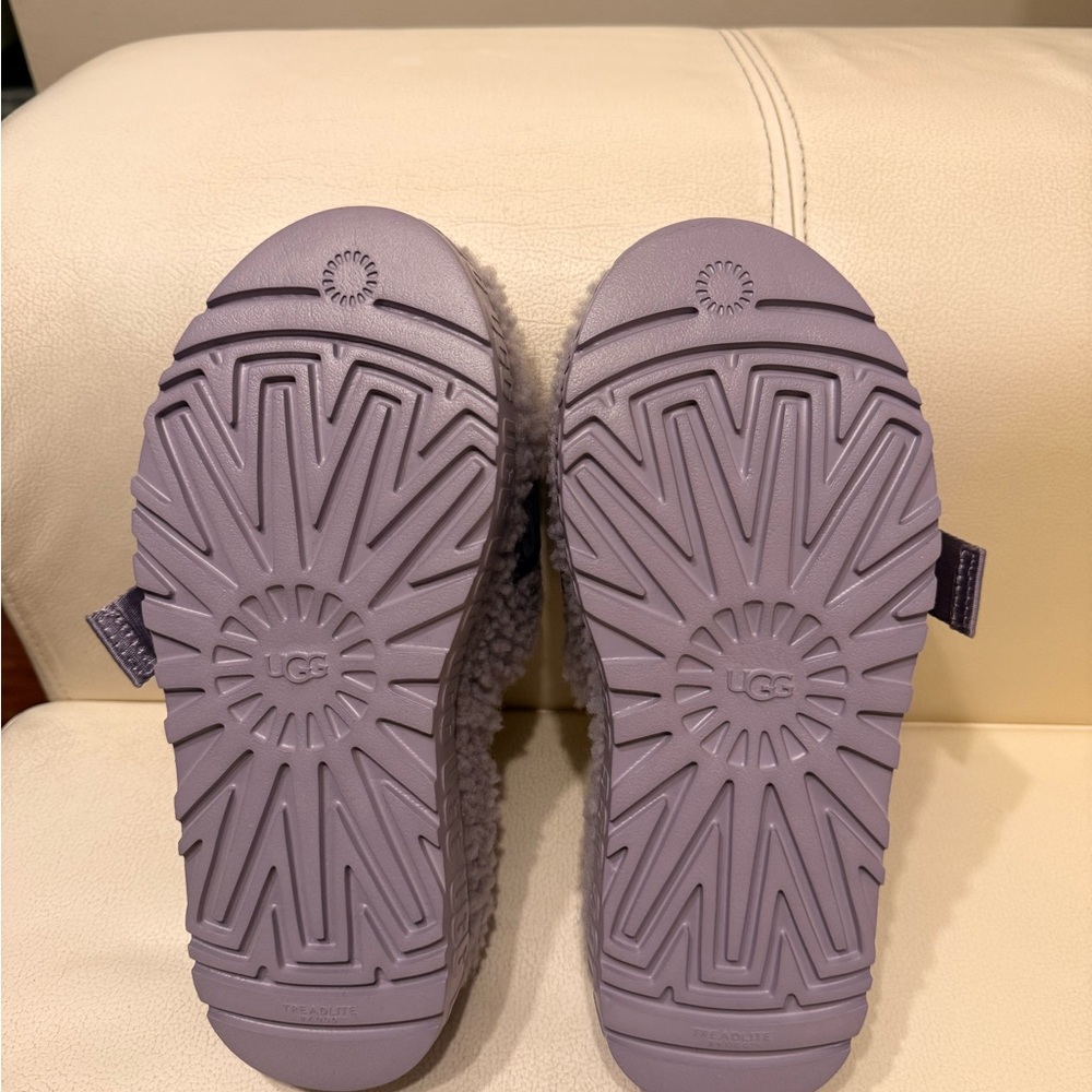 UGG Fluffita US 6 Lavender Shearling Slippers